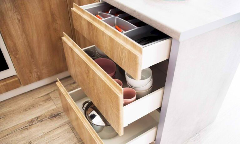 livia_1500x900_7-1613048865