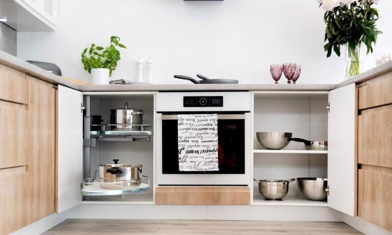 livia_1500x900_8-1613048865